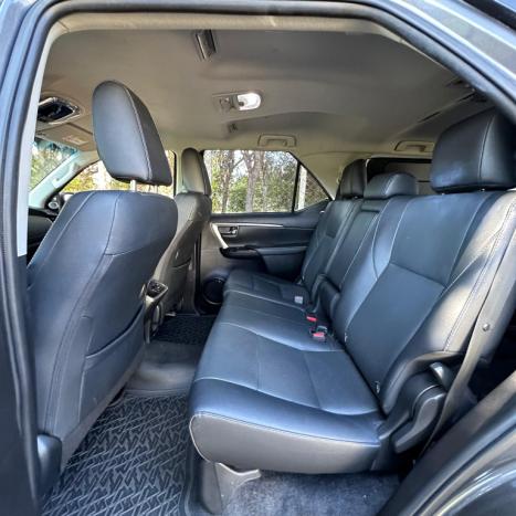 TOYOTA Hilux SW4 2.8 16V 4P SRX 4X4 7 LUGARES TURBO DIESEL AUTOMTICO, Foto 13