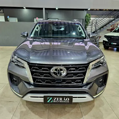 TOYOTA Hilux SW4 2.8 16V 4P SRX 4X4 7 LUGARES TURBO DIESEL AUTOMTICO, Foto 2