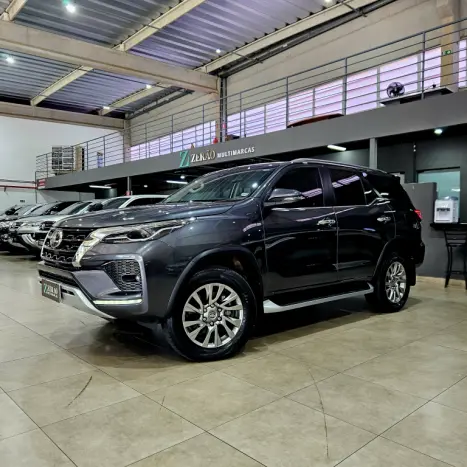 TOYOTA Hilux SW4 2.8 16V 4P SRX 4X4 7 LUGARES TURBO DIESEL AUTOMTICO, Foto 3
