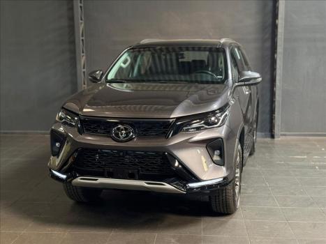 TOYOTA Hilux SW4 2.8 16V 4P SRX PLATINUM 4X4 7 LUGARES TURBO DIESEL AUTOMTICO, Foto 2