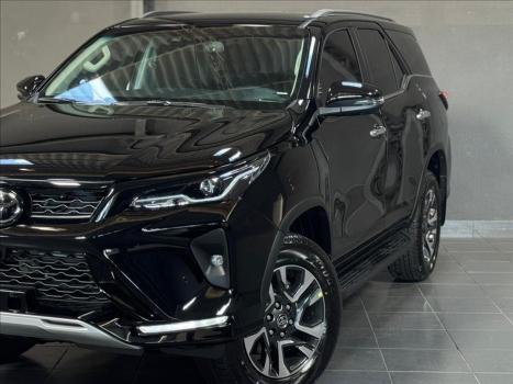 TOYOTA Hilux SW4 2.8 16V 4P SRX PLATINUM 4X4 7 LUGARES TURBO DIESEL AUTOMTICO, Foto 3