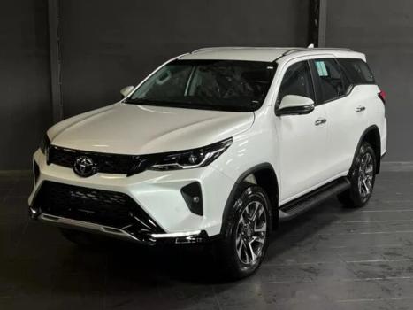 TOYOTA Hilux SW4 2.8 16V 4P SRX PLATINUM 4X4 7 LUGARES TURBO DIESEL AUTOMTICO, Foto 1