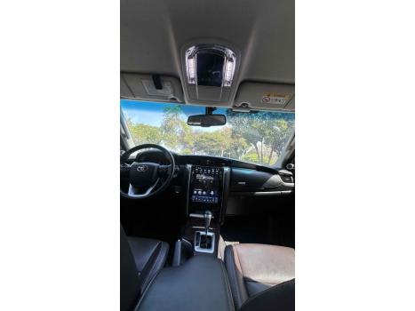 TOYOTA Hilux SW4 2.8 16V 4P SRX 4X4 7 LUGARES TURBO DIESEL AUTOMTICO, Foto 6