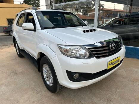 TOYOTA Hilux SW4 3.0 16V 4P SRV 4X4 7 LUGARES TURBO DIESEL AUTOMTICO, Foto 2