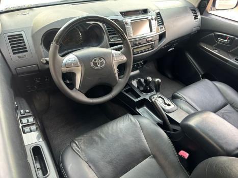 TOYOTA Hilux SW4 3.0 16V 4P SRV 4X4 7 LUGARES TURBO DIESEL AUTOMTICO, Foto 5