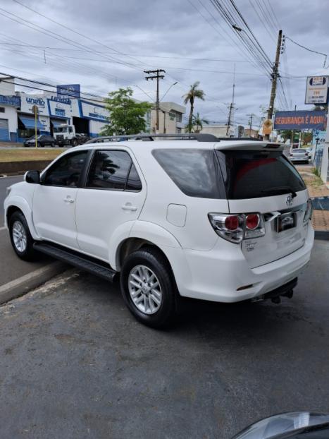 TOYOTA Hilux SW4 3.0 16V 4P SRV 4X4 7 LUGARES TURBO DIESEL AUTOMTICO, Foto 1