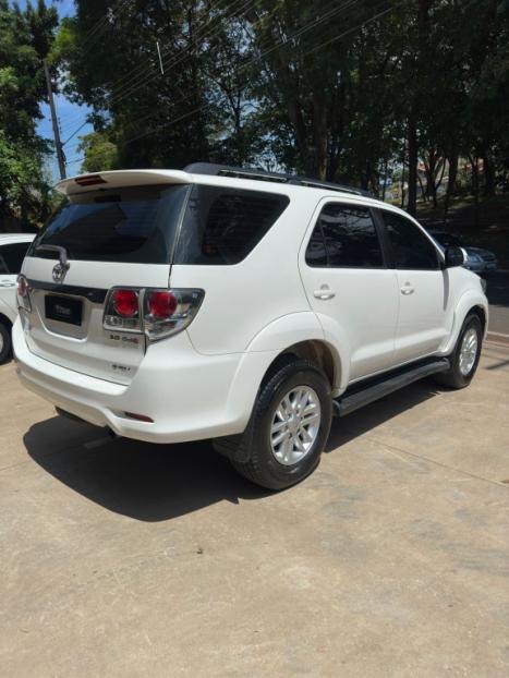 TOYOTA Hilux SW4 3.0 16V 4P SRV 4X4 7 LUGARES TURBO DIESEL AUTOMTICO, Foto 4