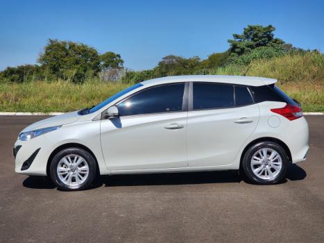 TOYOTA Yaris Hatch 1.3 16V 4P FLEX XL PLUS TECH MULTIDRIVE AUTOMTICO CVT, Foto 3