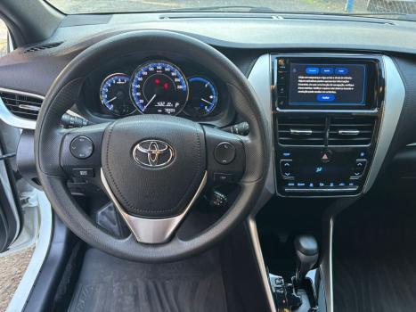 TOYOTA Yaris Hatch 1.3 16V 4P FLEX XL PLUS TECH MULTIDRIVE AUTOMTICO CVT, Foto 8