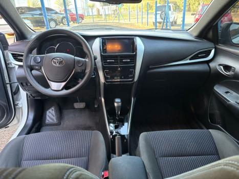 TOYOTA Yaris Hatch 1.3 16V 4P FLEX XL PLUS TECH MULTIDRIVE AUTOMTICO CVT, Foto 9