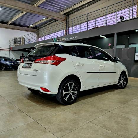 TOYOTA Yaris Hatch 1.5 16V 4P FLEX XS MULTIDRIVE AUTOMTICO CVT, Foto 4