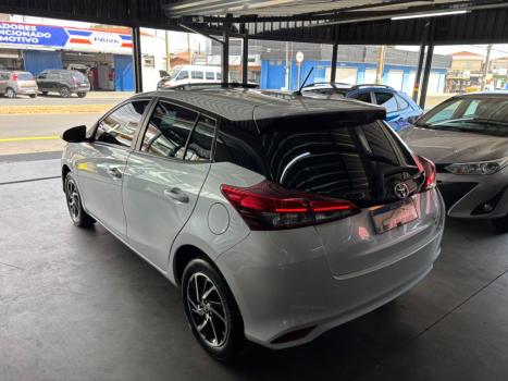 TOYOTA Yaris Hatch 1.5 16V 4P FLEX XLS CONNECT MULTIDRIVE AUTOMTICO CVT, Foto 2