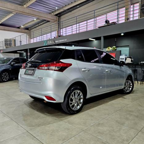 TOYOTA Yaris Hatch 1.5 16V 4P FLEX XS MULTIDRIVE AUTOMTICO CVT, Foto 4