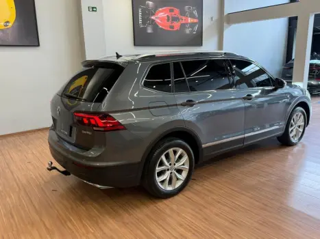 VOLKSWAGEN Tiguan 1.4 250 TSI TOTAL FLEX ALLSPACE COMFORTLINE TURBO AUTOMTICO TIPTRONIC, Foto 4