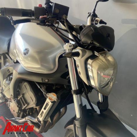 YAMAHA Fazer 600 N, Foto 8