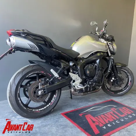 YAMAHA FZ6 Fazer 600 N, Foto 2