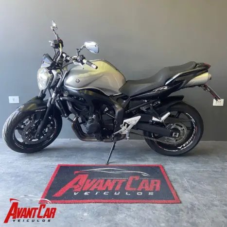 YAMAHA FZ6 Fazer 600 N, Foto 3