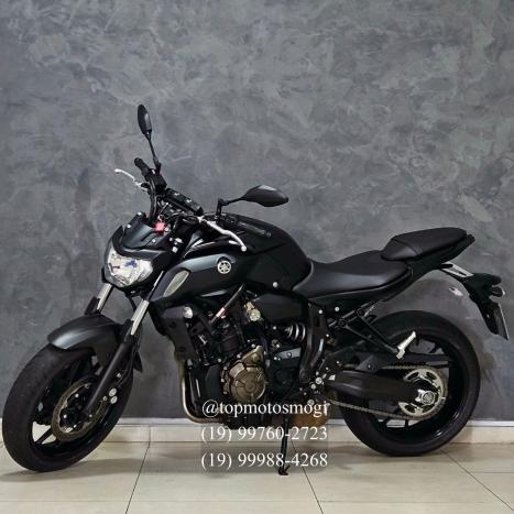 YAMAHA MT-07 700 ABS, Foto 2