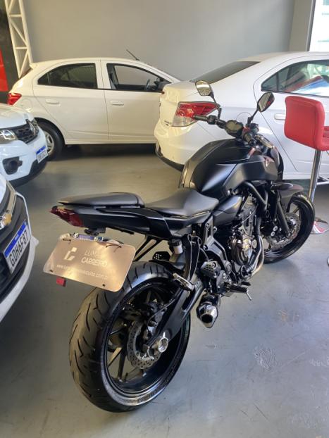 YAMAHA MT-07 700 ABS, Foto 3