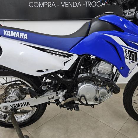YAMAHA XTZ 250 LANDER, Foto 3