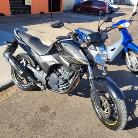 YAMAHA YS Fazer 250 LIMITED EDITION, Foto 4