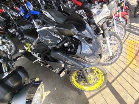 YAMAHA YZF R15 150 ABS, Foto 2