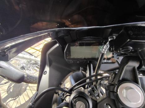 YAMAHA YZF R15 150 ABS, Foto 3