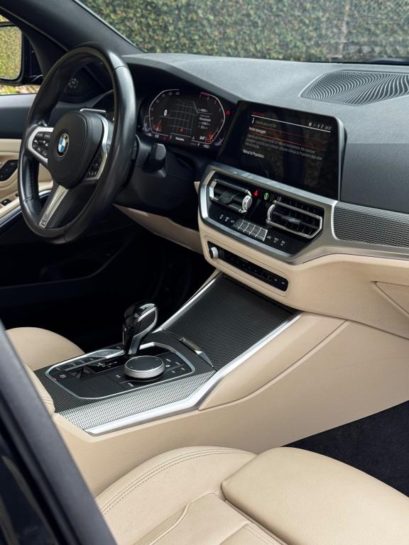 BMW 320I - Foto