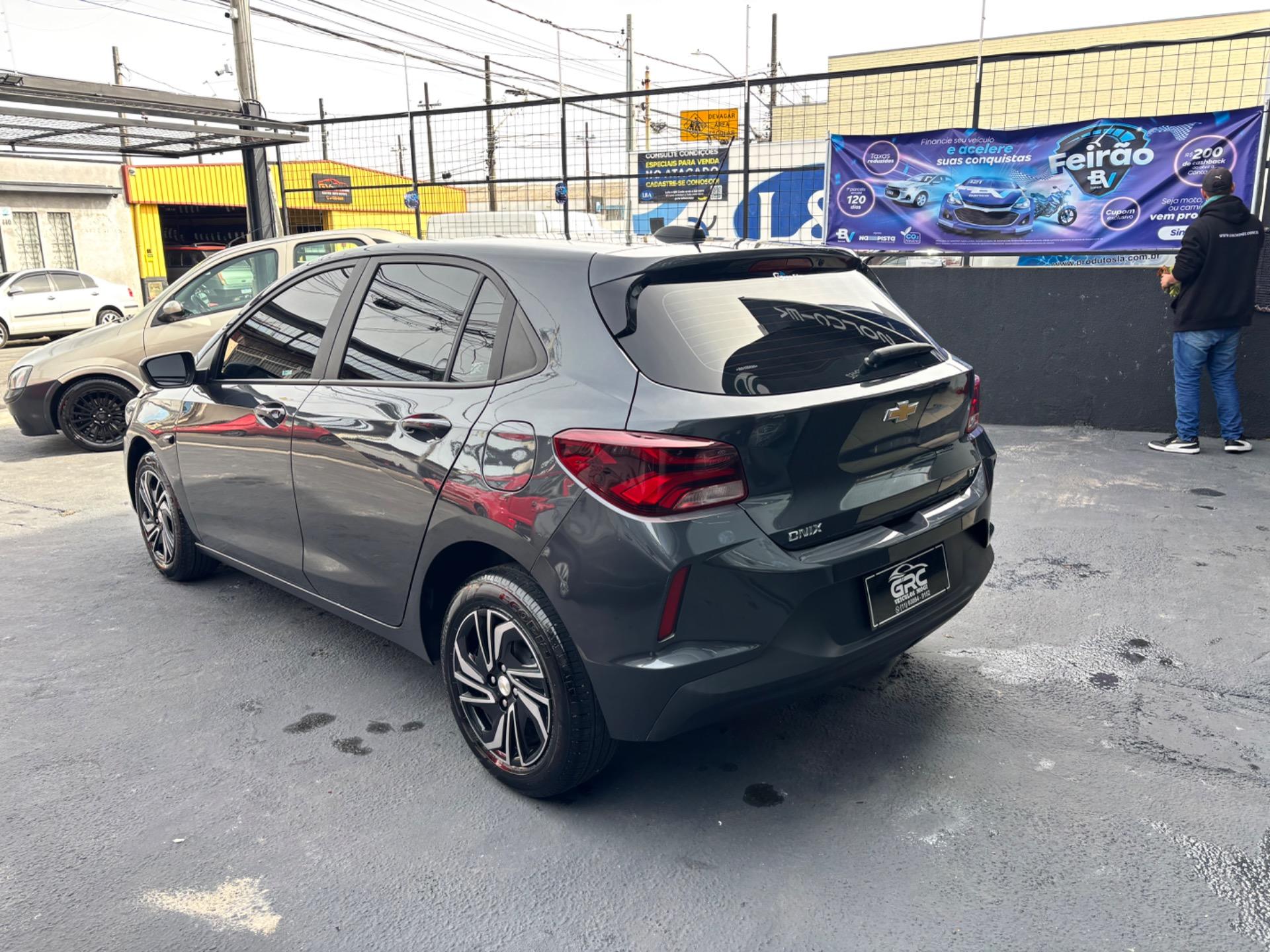 CHEVROLET Onix Hatch - Foto