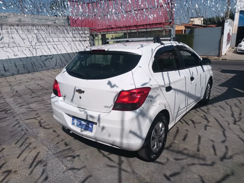 CHEVROLET Onix Hatch - Foto