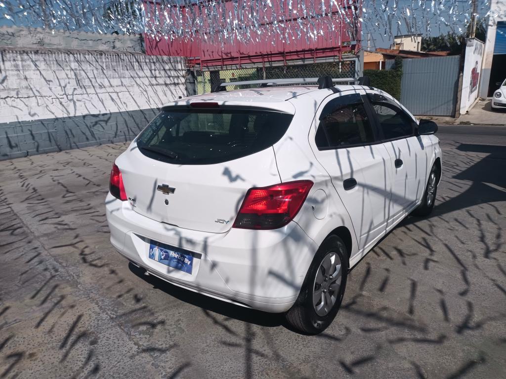 CHEVROLET Onix Hatch - Foto