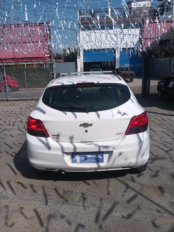 CHEVROLET Onix Hatch - Foto