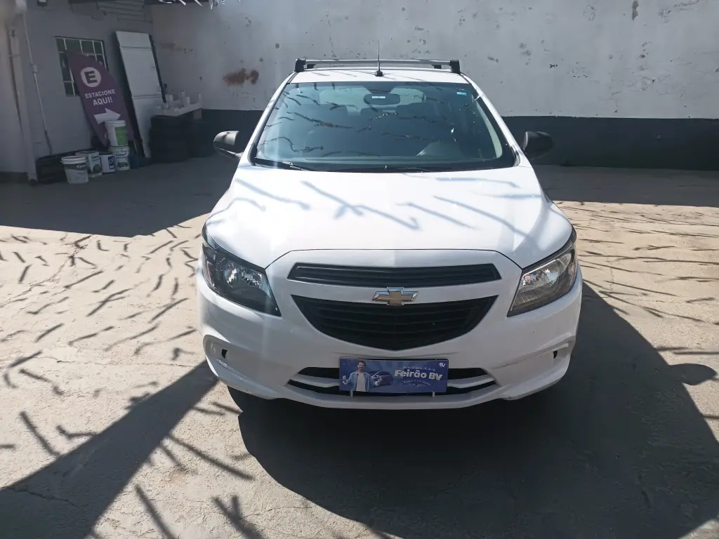 CHEVROLET Onix Hatch - Foto