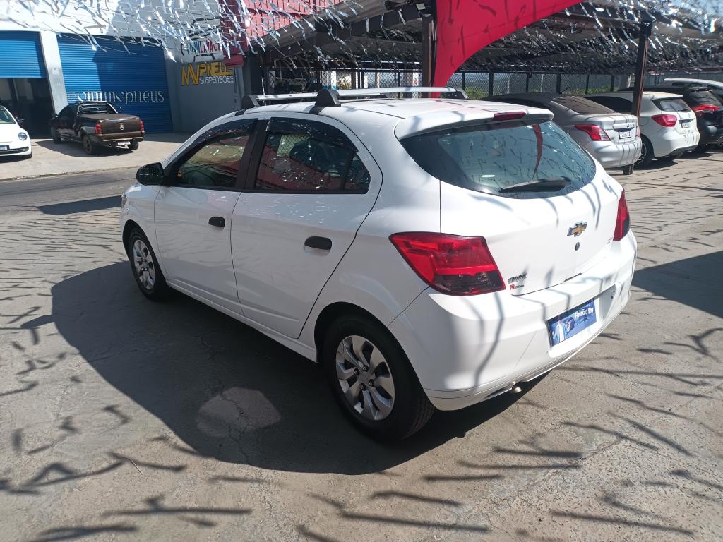 CHEVROLET Onix Hatch - Foto