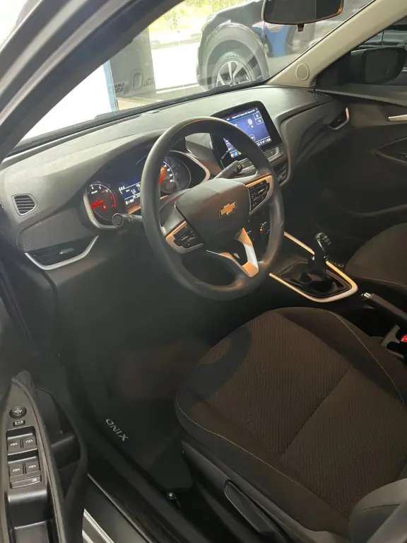 CHEVROLET Onix Hatch - Foto