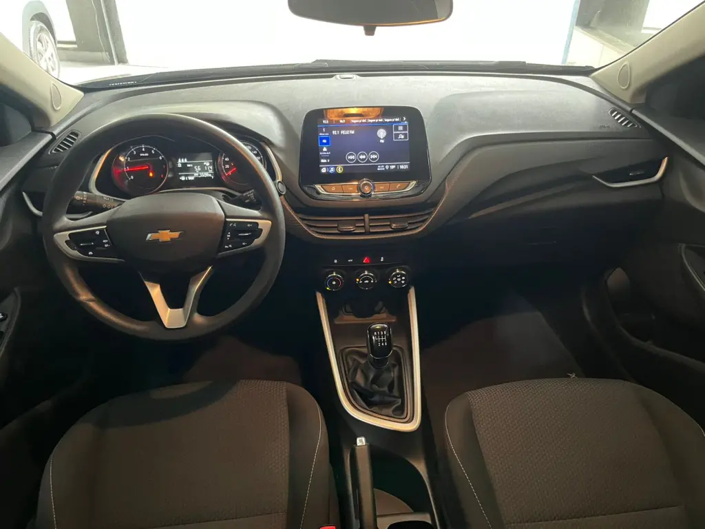 CHEVROLET Onix Hatch - Foto