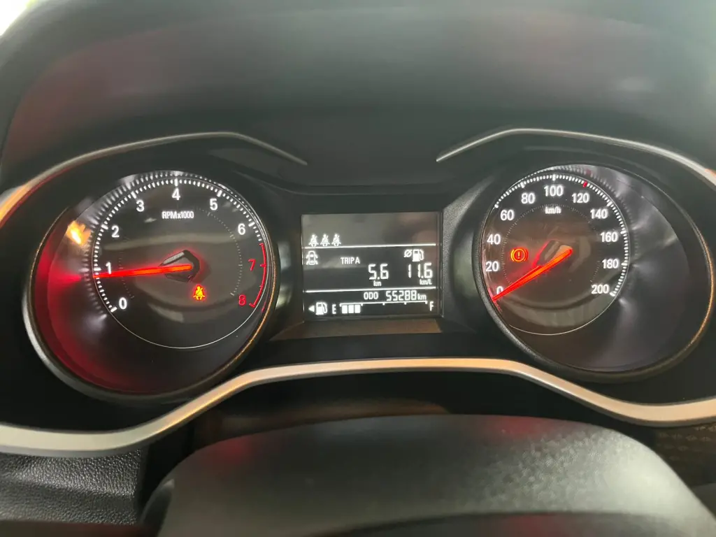 CHEVROLET Onix Hatch - Foto