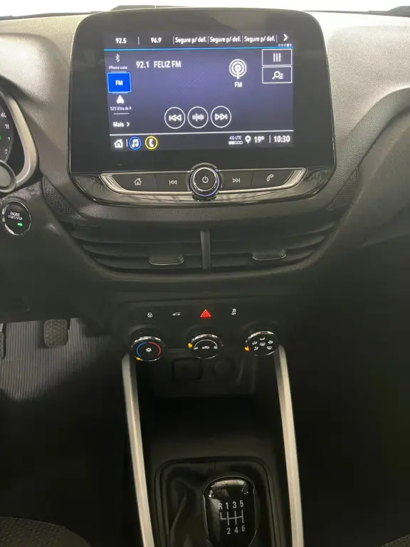 CHEVROLET Onix Hatch - Foto