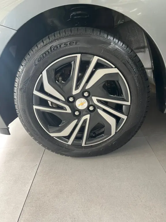 CHEVROLET Onix Hatch - Foto