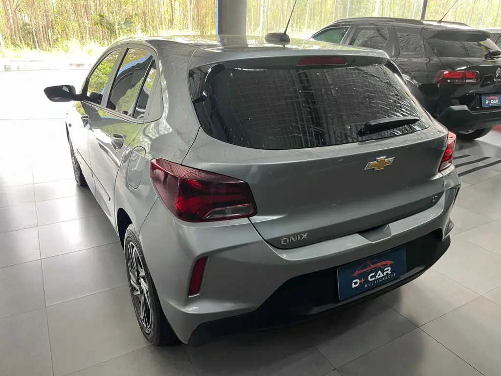 CHEVROLET Onix Hatch - Foto