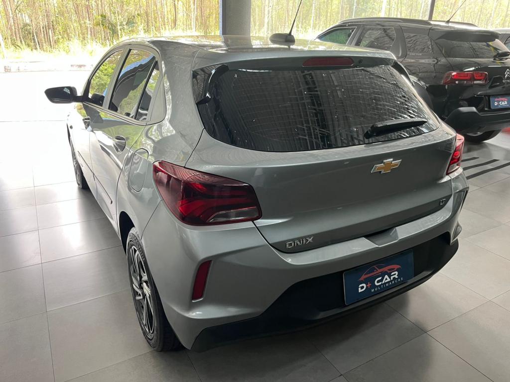 CHEVROLET Onix Hatch - Foto