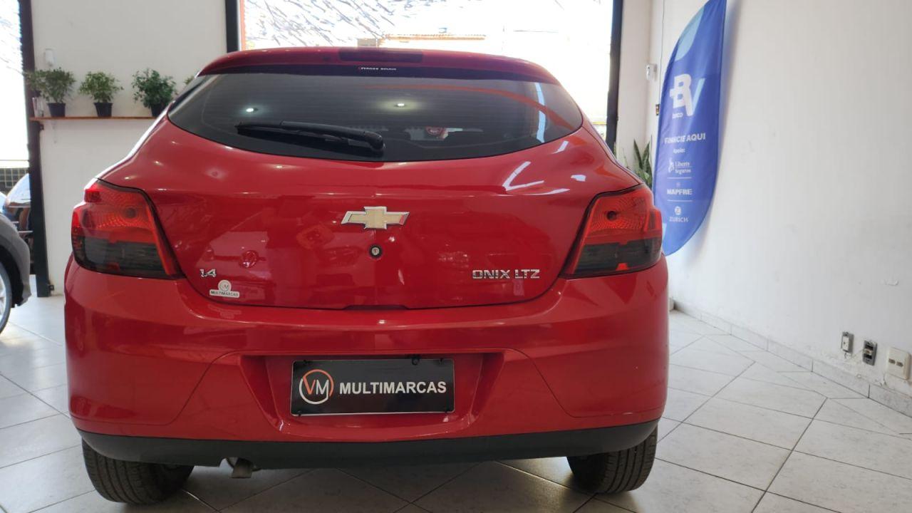 CHEVROLET Onix Hatch - Foto