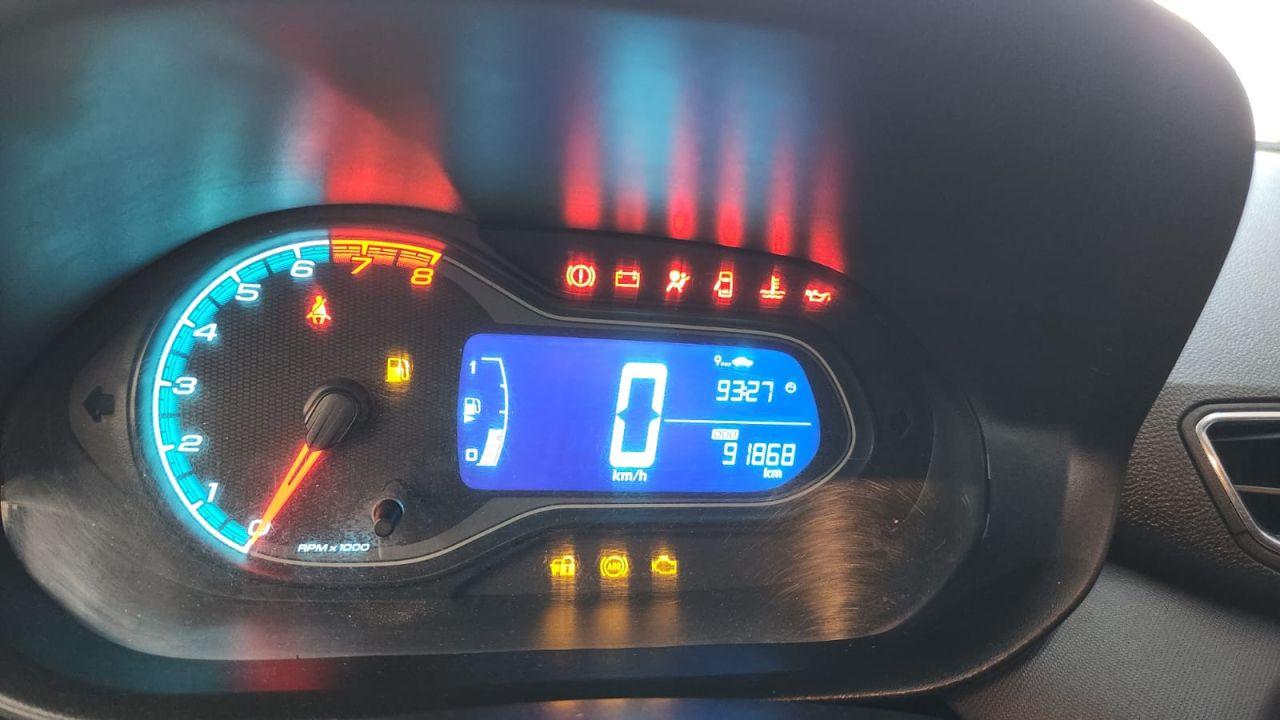 CHEVROLET Onix Hatch - Foto