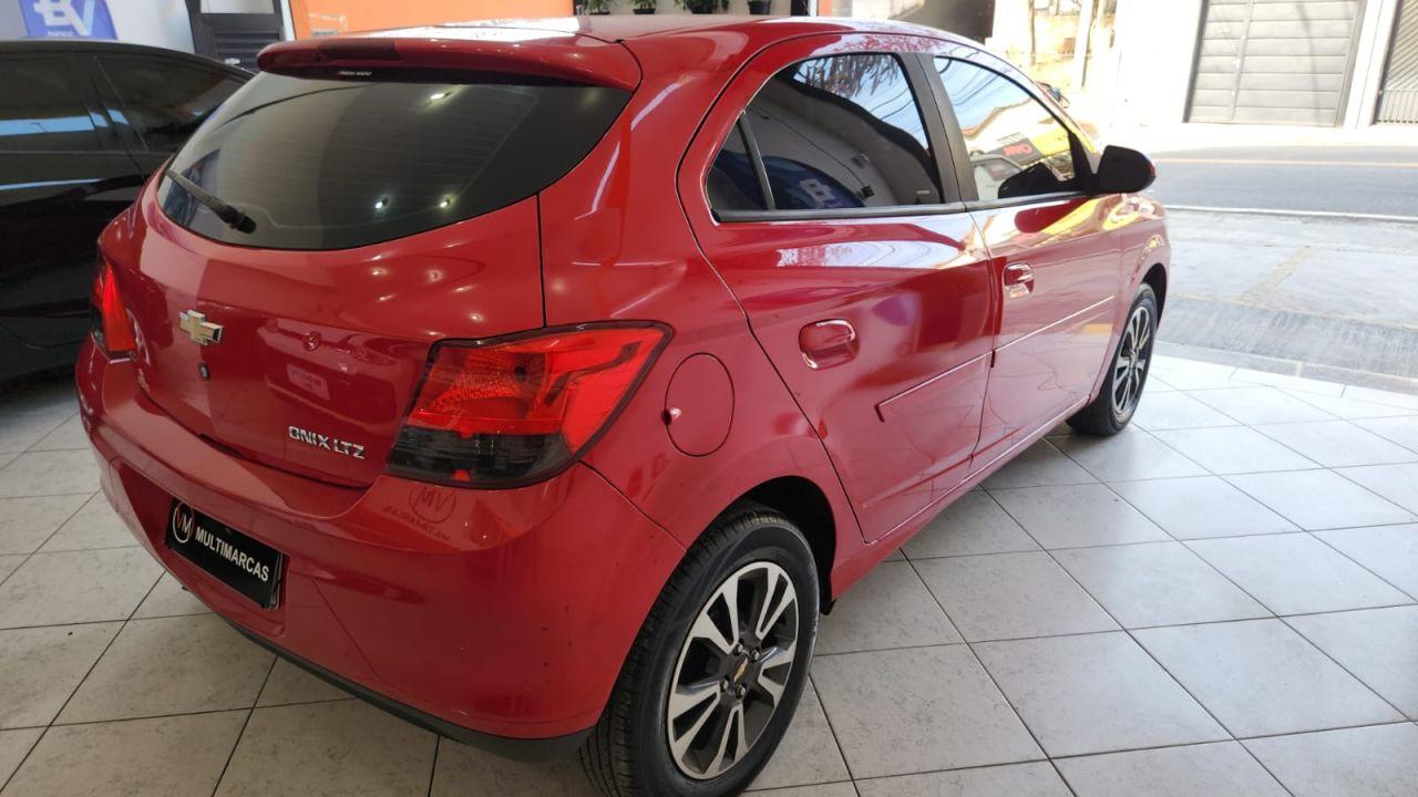 CHEVROLET Onix Hatch - Foto