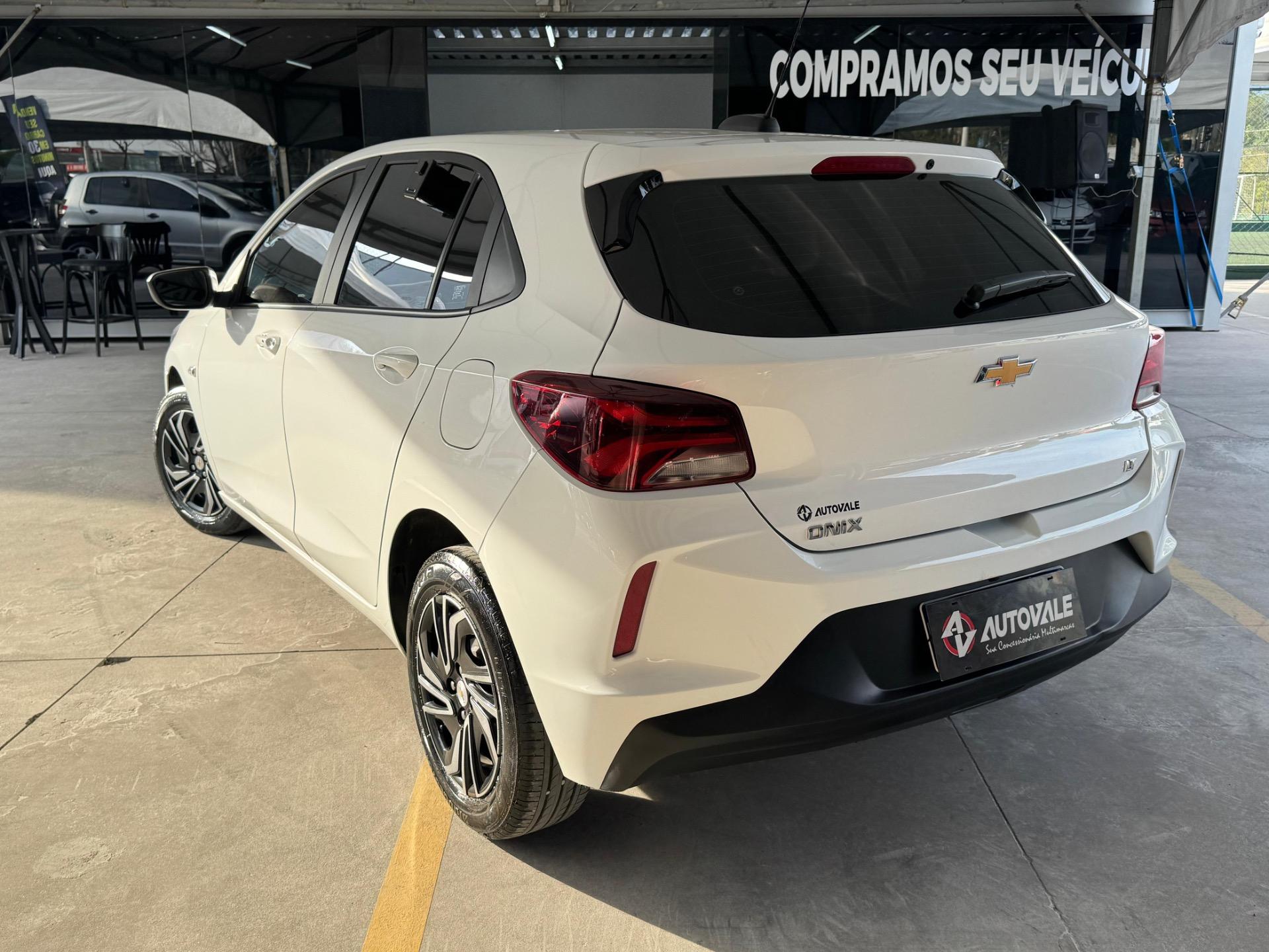 CHEVROLET Onix Hatch - Foto