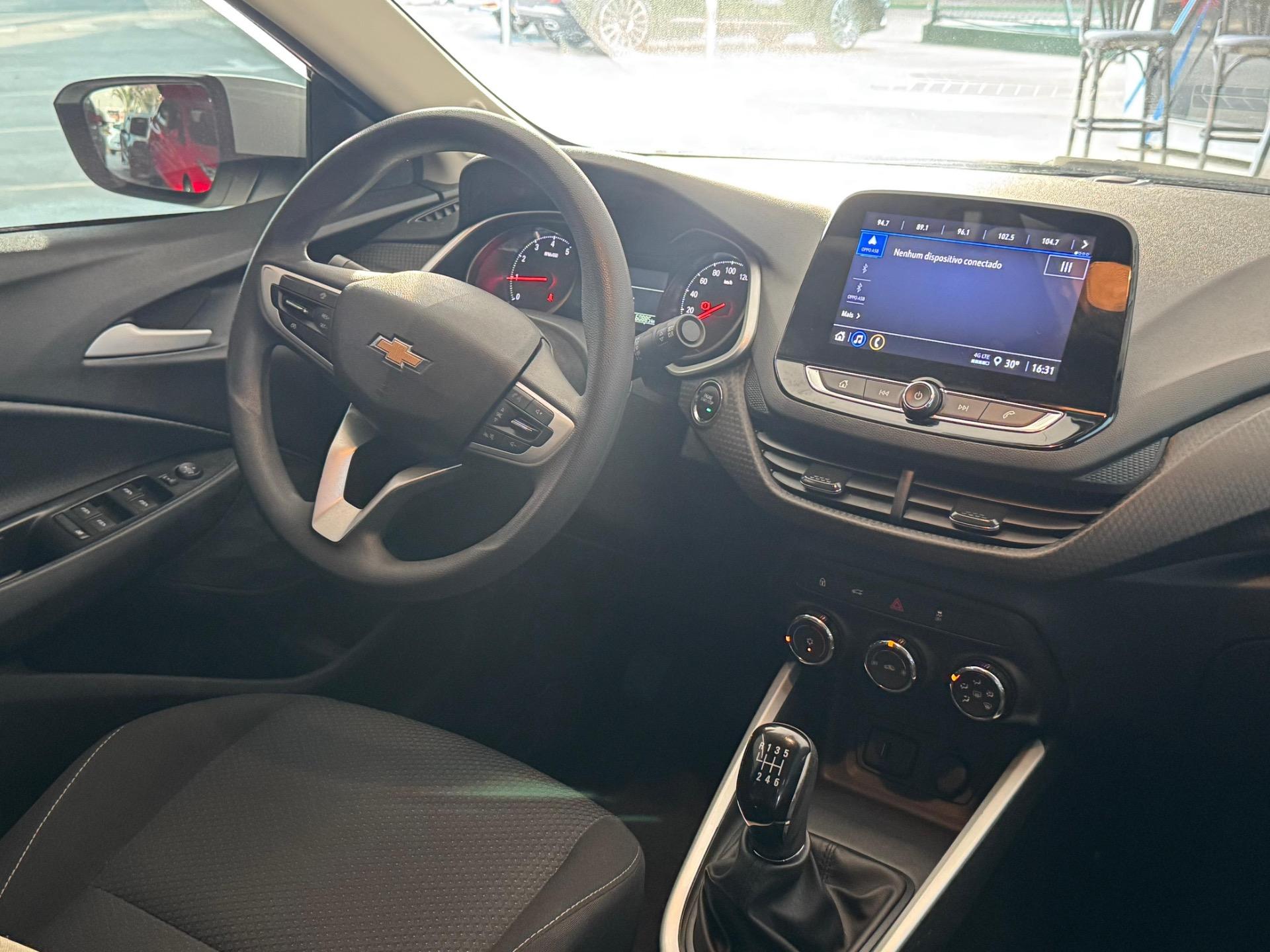 CHEVROLET Onix Hatch - Foto