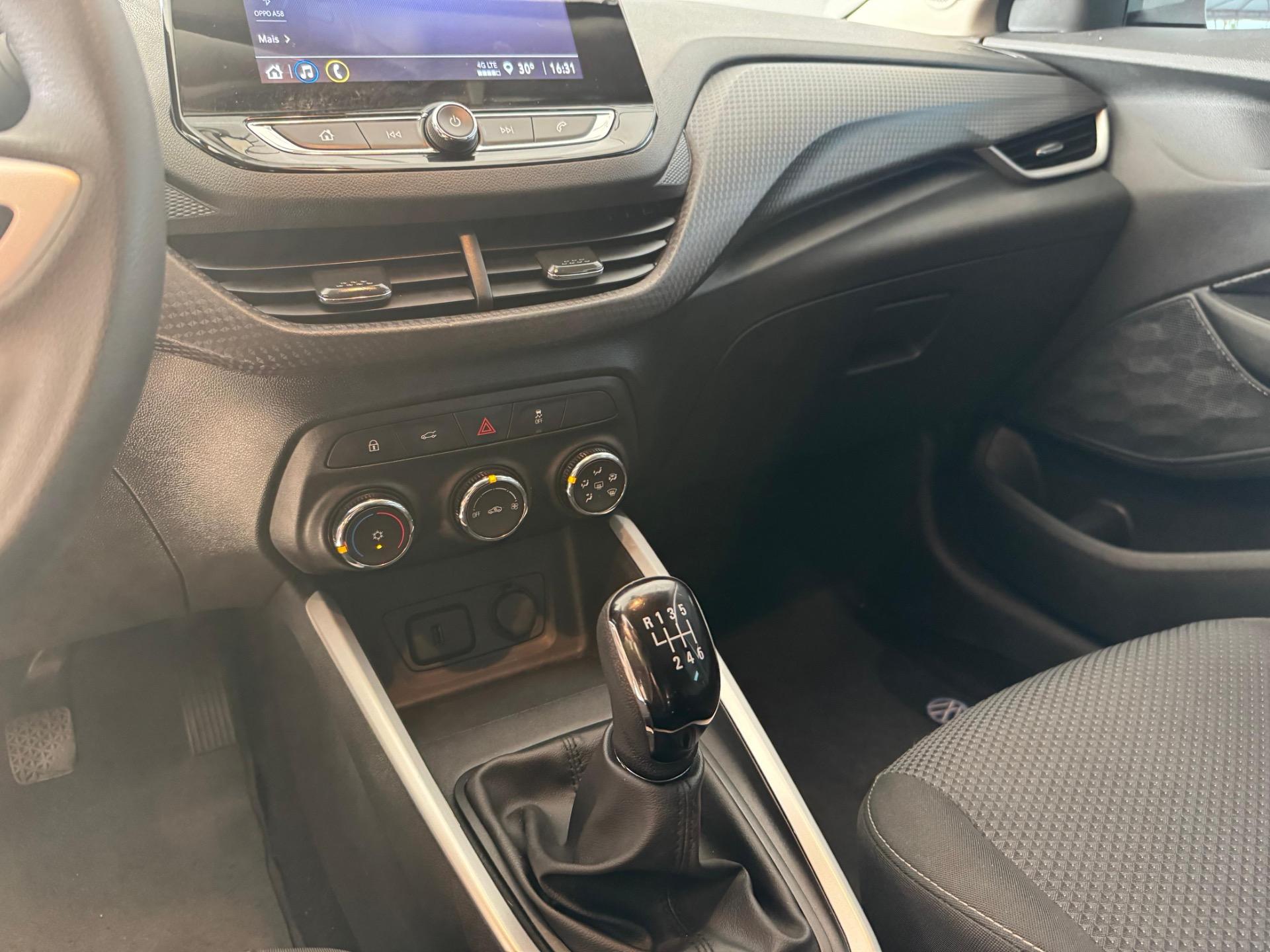 CHEVROLET Onix Hatch - Foto