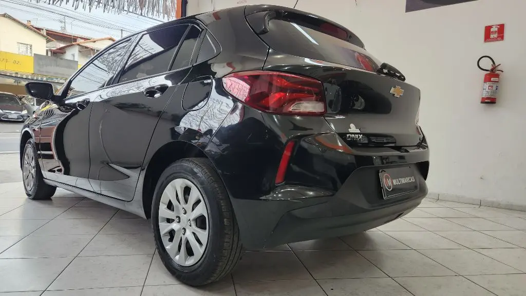 CHEVROLET Onix Hatch - Foto