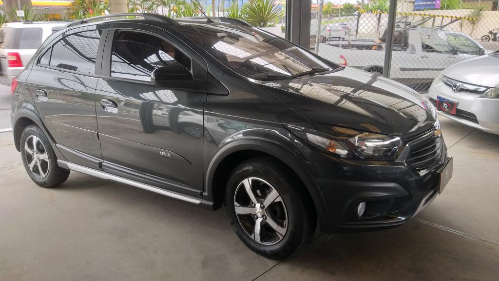 CHEVROLET Onix Hatch - Foto