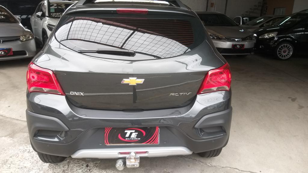 CHEVROLET Onix Hatch - Foto